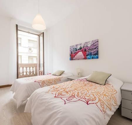 M&F Apartaments Gran Via Madrid Exterior photo