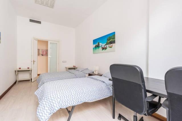 M&F Apartaments Gran Via Madrid Exterior photo